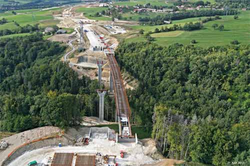 section Saint-Julien-en-Genevois/Villy-le-Pelloux de l'autoroute A41 contient un tunnel à 2 tubes et 4 viaducs