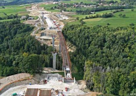 section Saint-Julien-en-Genevois/Villy-le-Pelloux de l'autoroute A41 contient un tunnel à 2 tubes et 4 viaducs