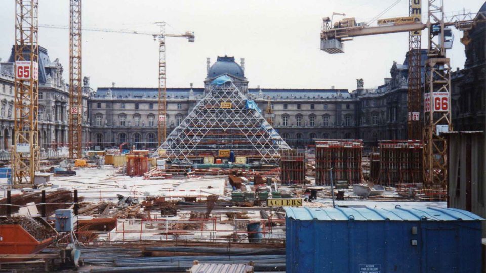 Pyramide du Louvre - 03