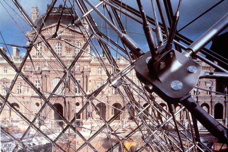 Pyramide du Louvre - 02
