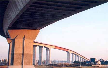 Le pont de Cheviré, également surnommé « Viaduc de Cheviré », est un pont routier