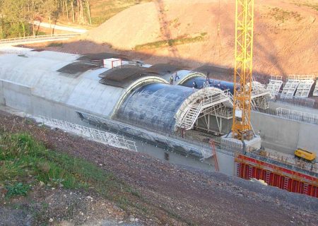 Le tunnel de la Crête des Guillaumaux unnel bi-tube : la longueur de chaque tube est de 355 mètres,A89 à Beauregard-de-Terrasson