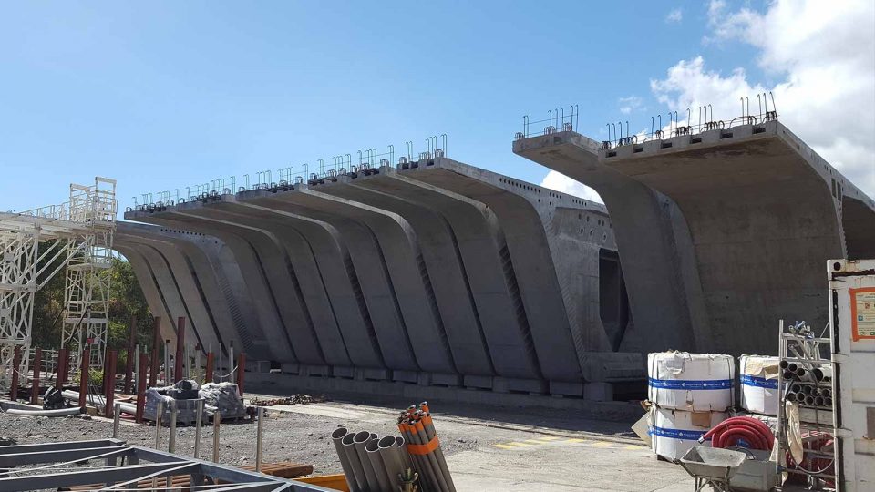 Le viaduc de la route du Littoral à La Réunion